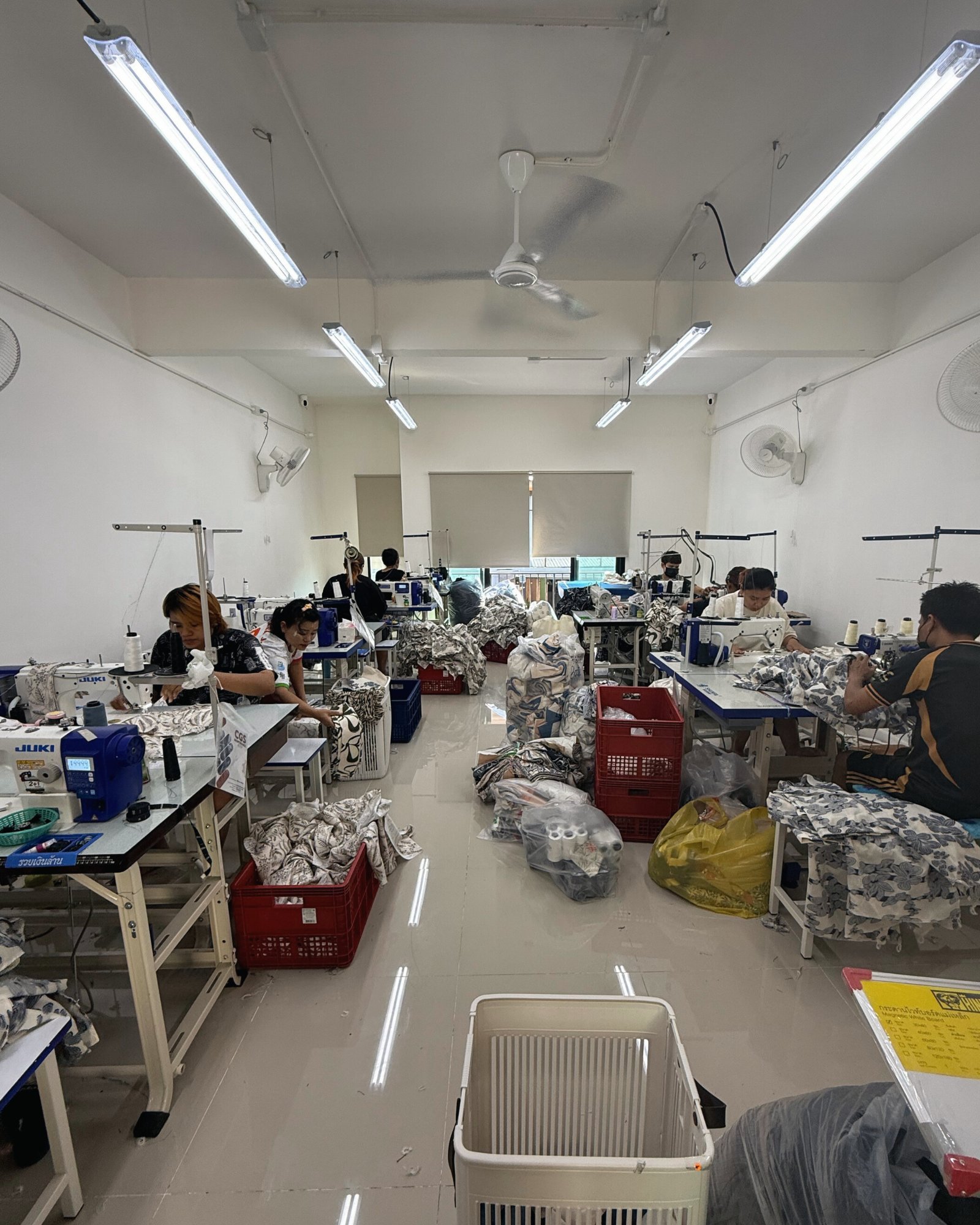 890 Factory full production floor with skilled team at work